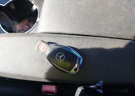 2008 Mercedes-Benz C 300 Luxury/Sport z USA, uszkodzony, nr VIN WDDGF54X58F099706